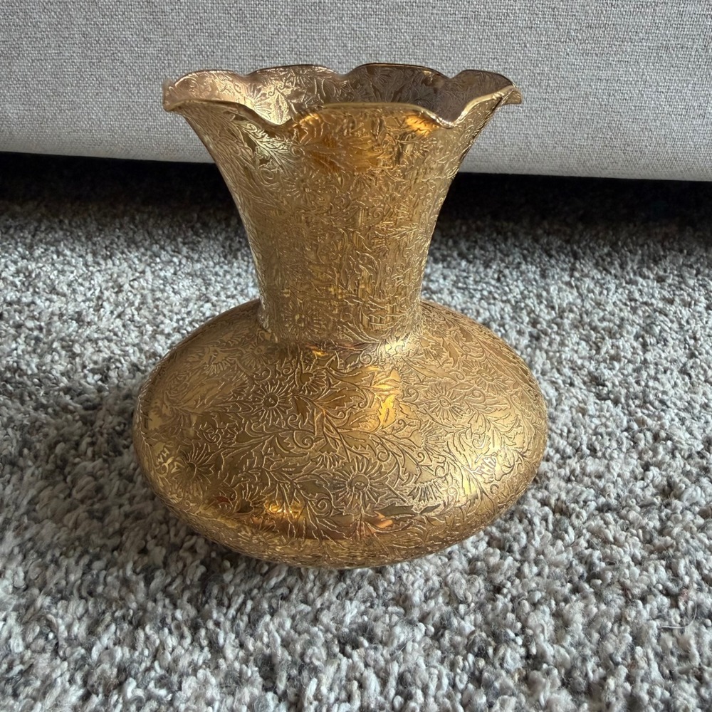 Vintage Lotus Quality 22 Karat Gold Encrusted Floral Glass Vase Ruffled Rim